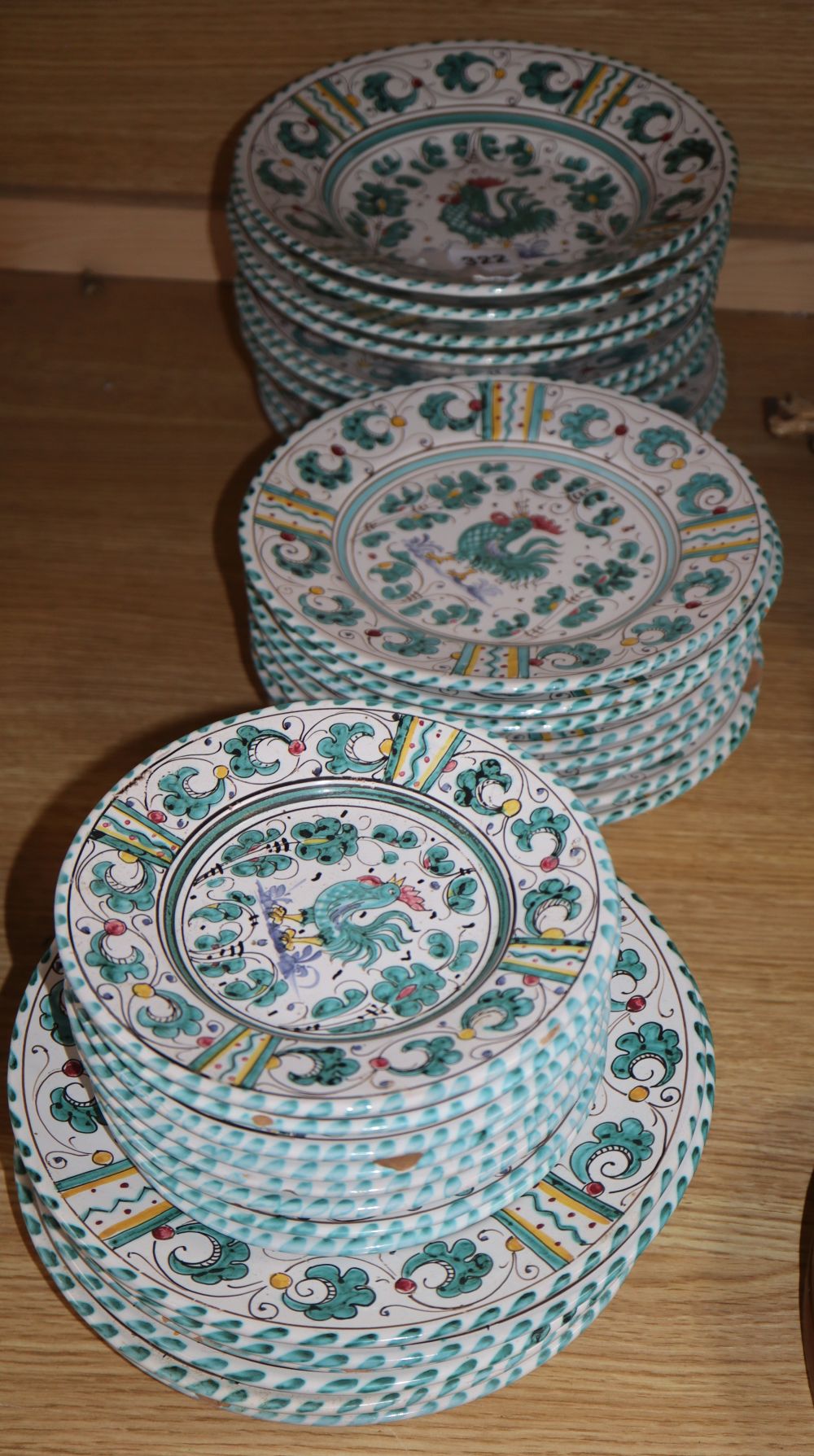 A set of thirty one Deruta maiolica plates